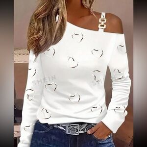 New SHEIN LUNE Asymmetric Collar Heart Print T-Shirt